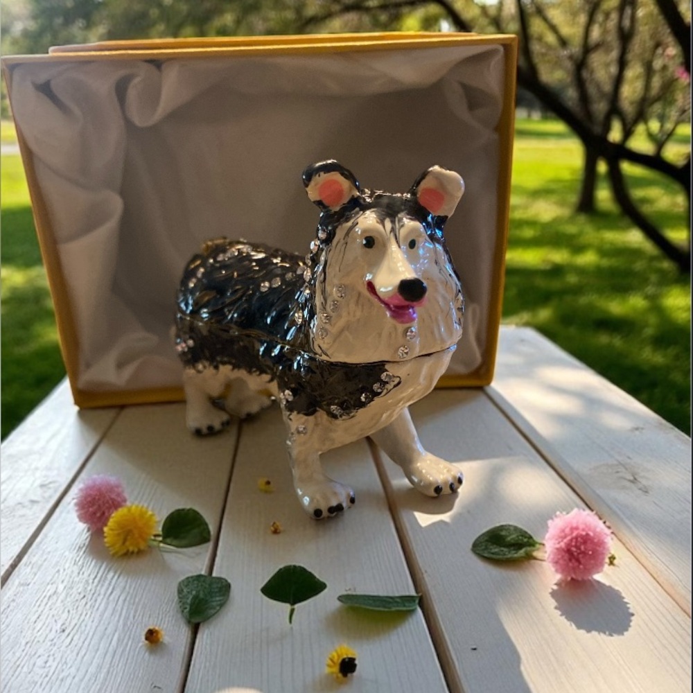 Black and White Collie Tchotchke